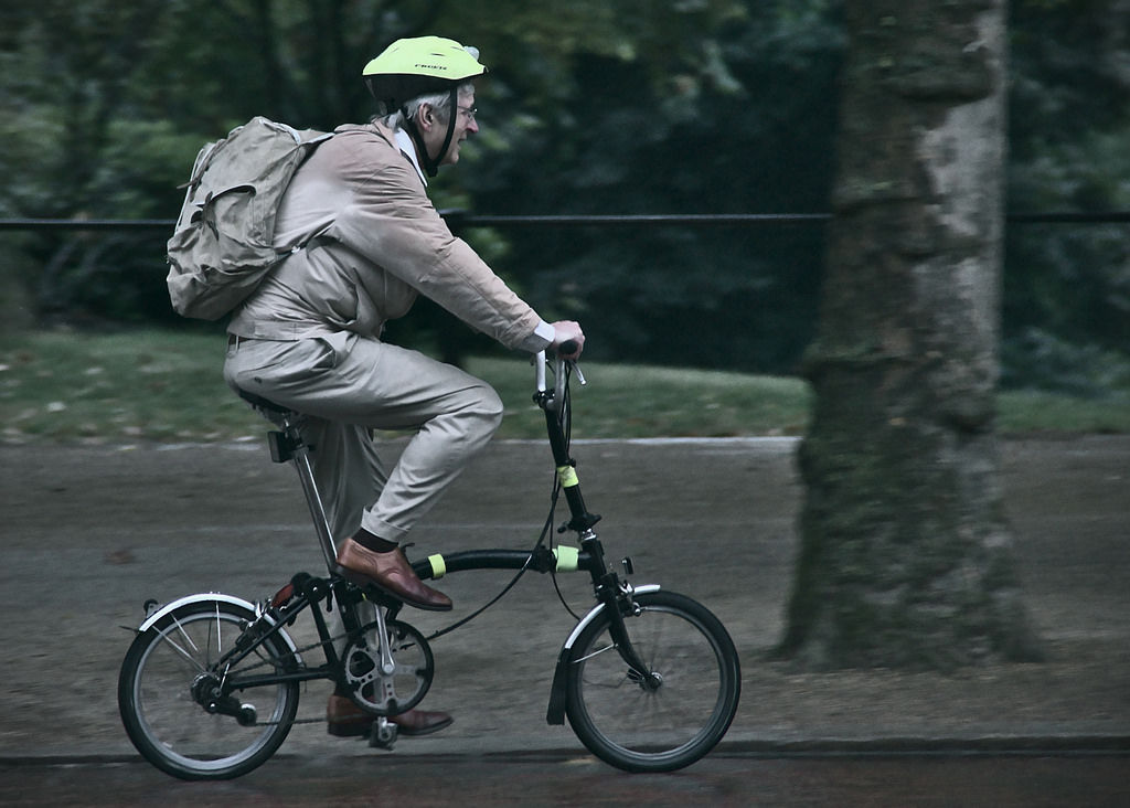 Andar en bicicleta bajo la lluvia: ¡Consejos para no mojarte!