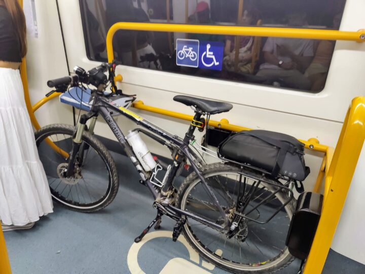 bicicletas en el metro de madrid la solucion perfecta para moverte por la ciudad