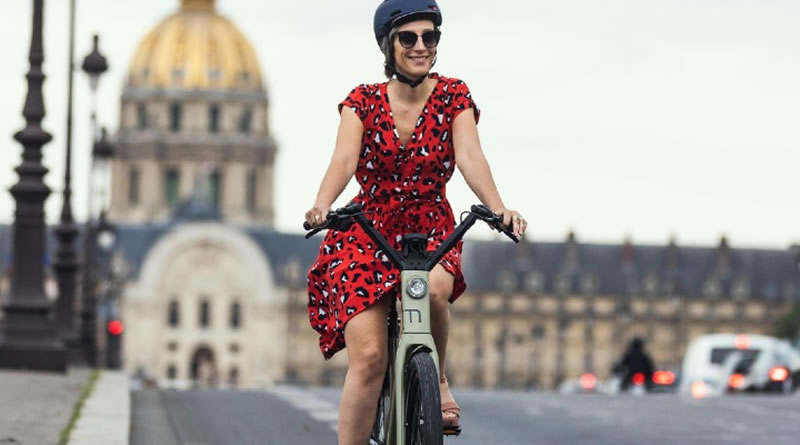 Cómo andar en bicicleta con vestido: consejos para lucir elegante y cómoda en tus paseos ciclistas