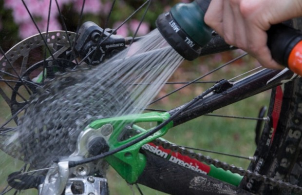 como puedo limpiar la cadena de mi bicicleta de manera facil y efectiva