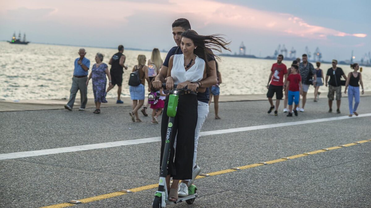 ¿Cuál es la multa por llevar a dos personas en un patinete eléctrico?