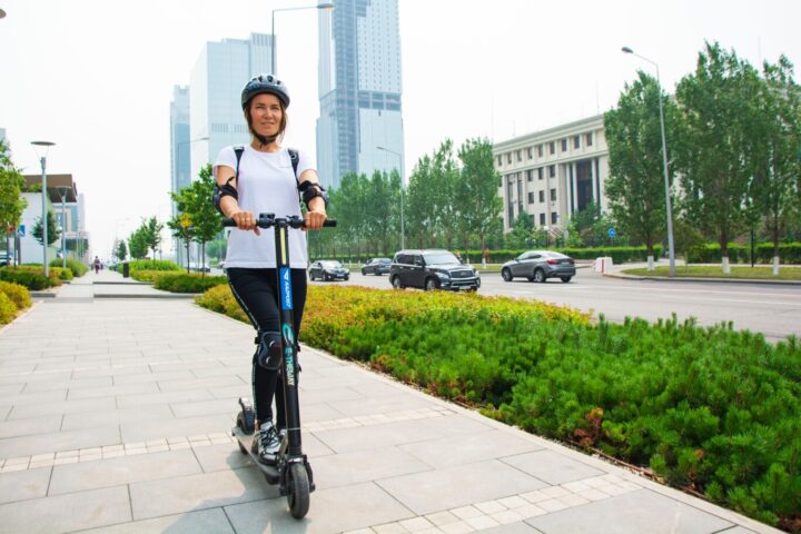 cuando es obligatorio el casco en patinete electrico y como elegir el adecuado