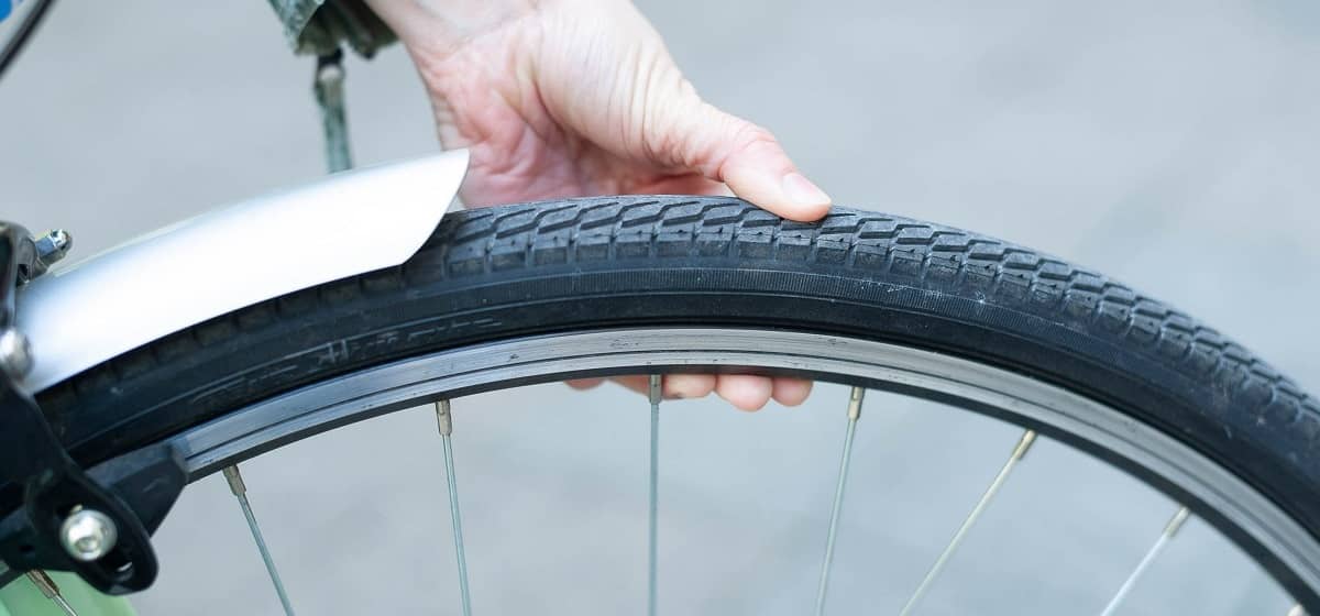 ¿Cuánto aire se debe inflar a una bicicleta aro 12?