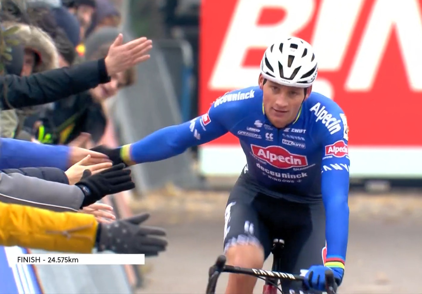 ¿Cuánto cobra Van Aert de Red Bull?