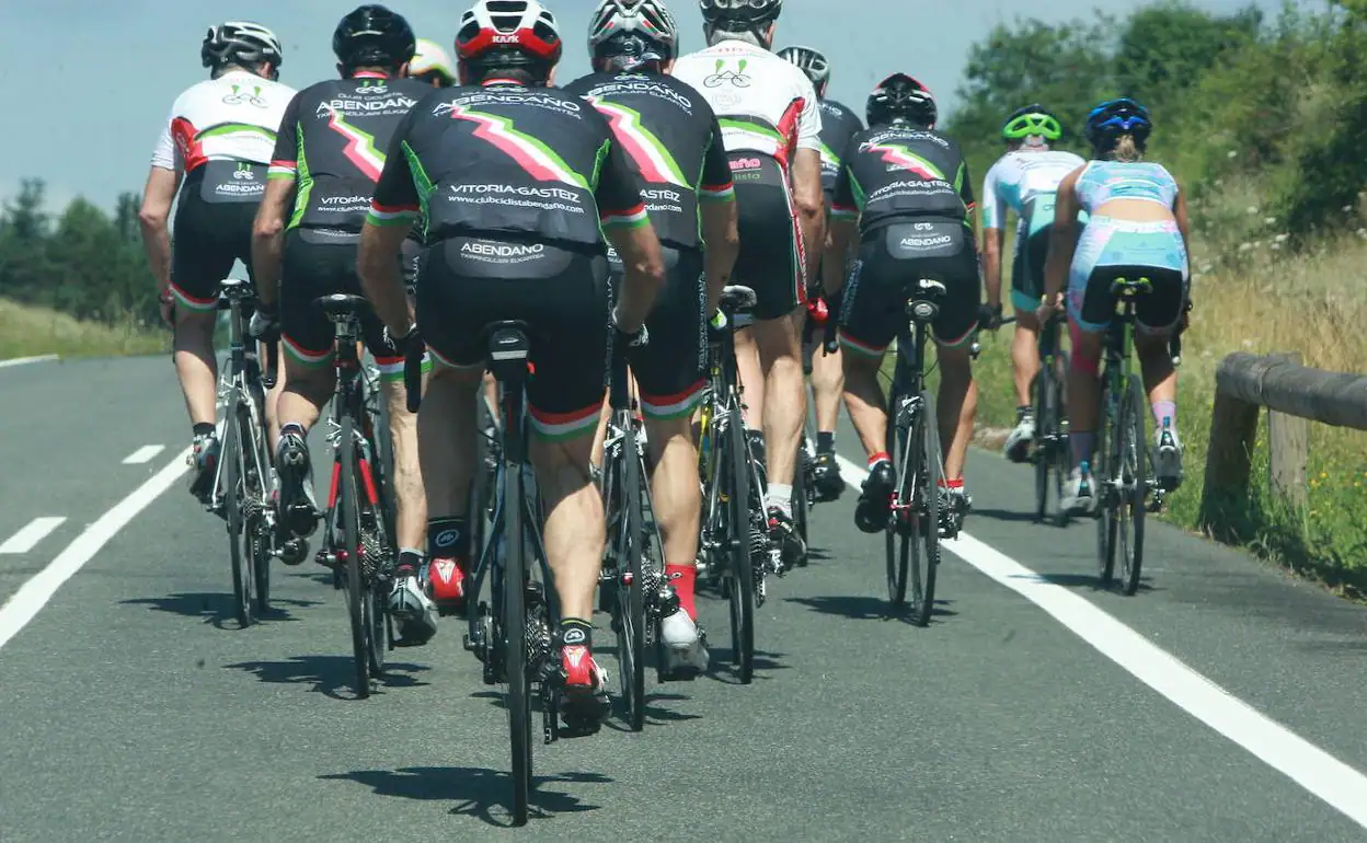 Descubre cuántos ciclistas pueden compartir la carretera de manera segura