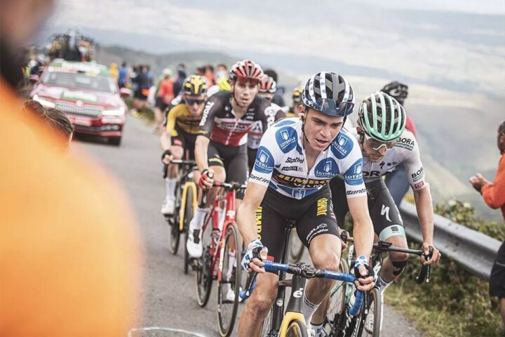 descubre como se llama lo que usan los ciclistas en la cabeza