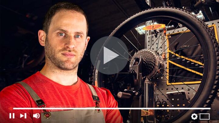 descubre el nombre del oficio que repara bicicletas