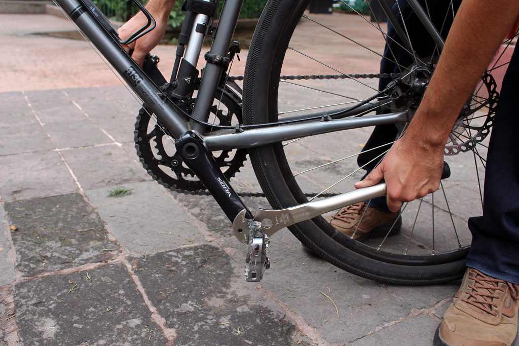 Descubre la medida correcta de la llave para quitar los pedales de tu bicicleta