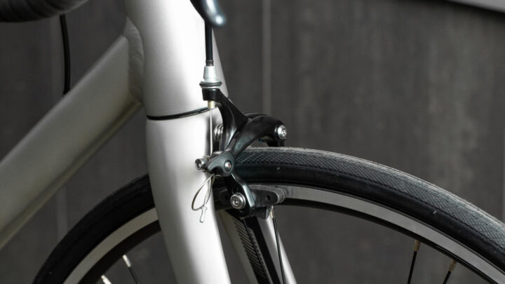 descubre los dos tipos de frenos mas utilizados en bicicletas