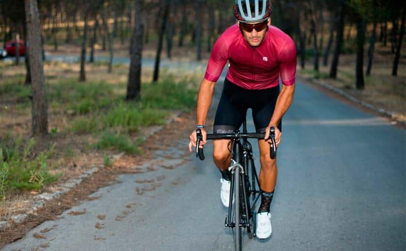 Descubre por qué es importante usar ropa de ciclismo