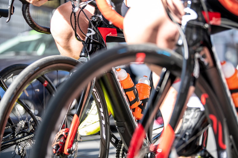Descubre qué bebida es ideal para reponer energías antes de tu ruta en bicicleta