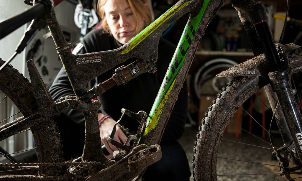 La mejor forma de lavar una bicicleta: consejos imprescindibles para mantenerla impecable