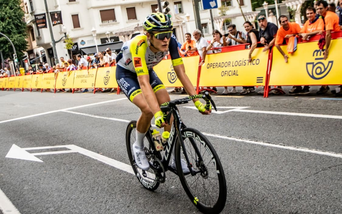 La Vuelta a España: La carrera ciclista más importante del país.