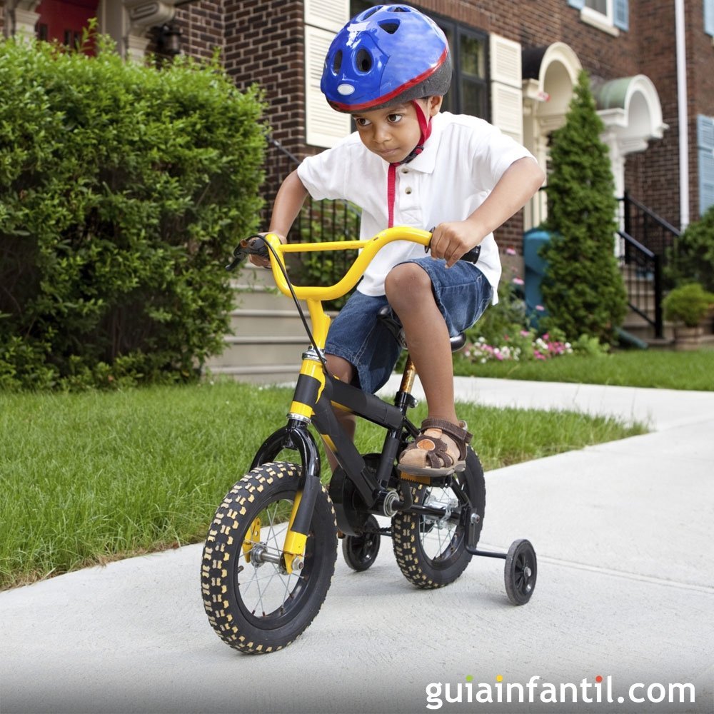 Llevando a un niño de 6 años en bicicleta: consejos y recomendaciones