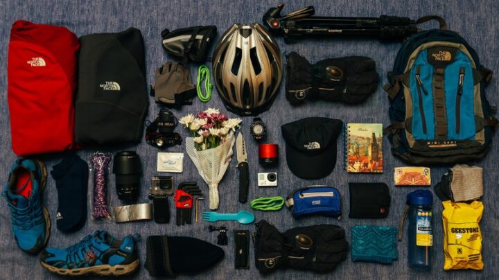 que debe llevar un ciclista en su mochila consejos imprescindibles