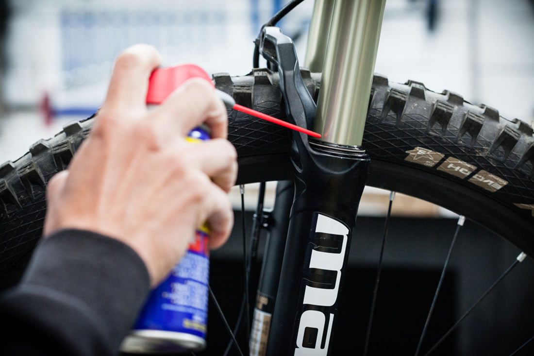 Qué es mejor: ¿aceite o grasa para tu bicicleta?
