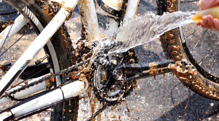 Qué sucede si lavo mi bicicleta y cómo hacerlo correctamente