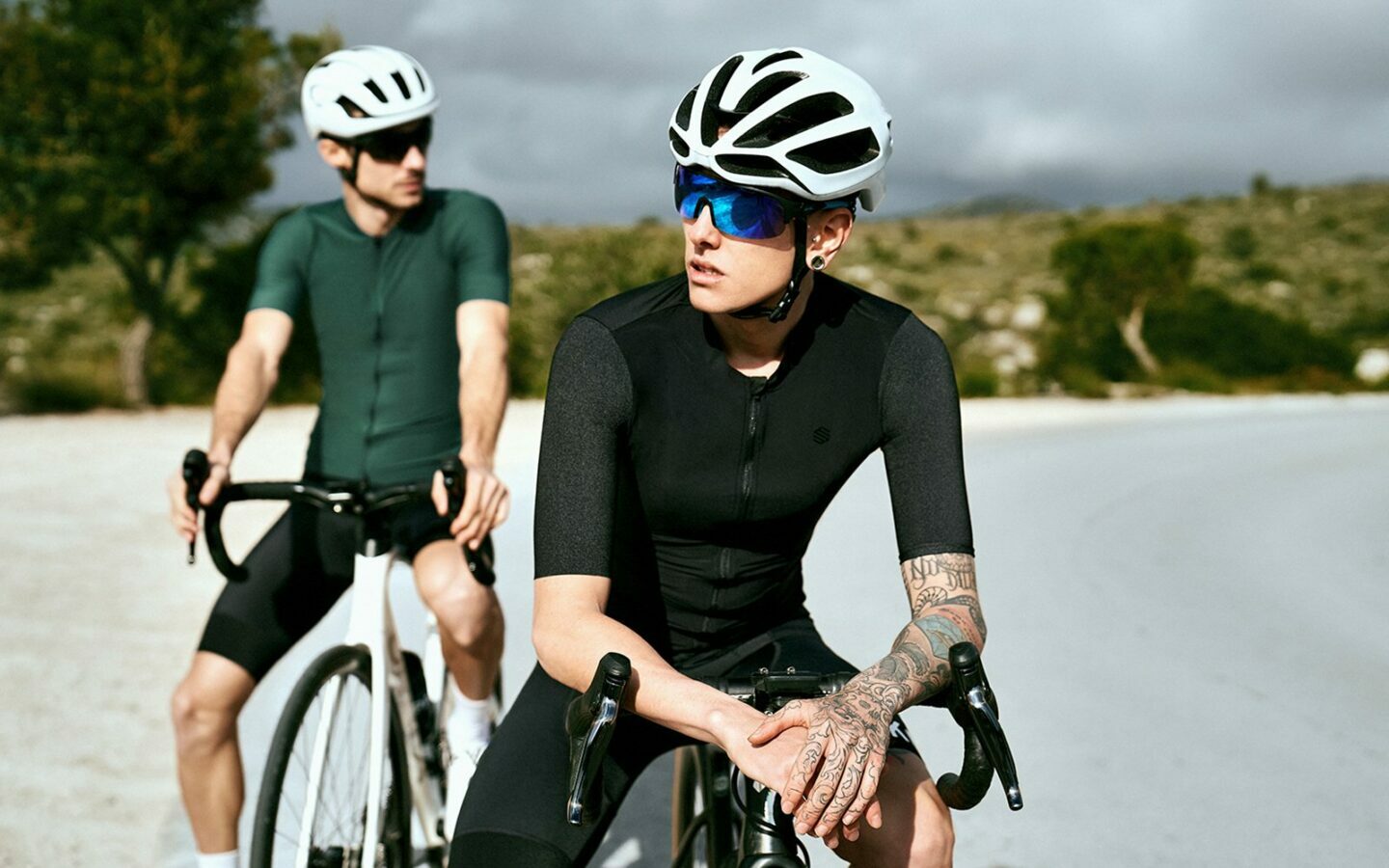 Qué usan los ciclistas debajo del casco y cómo elegirlo correctamente