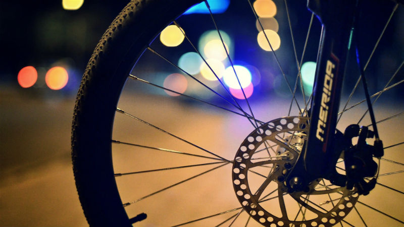 ¿Sabes cómo se le dice a una persona que anda en bicicleta?